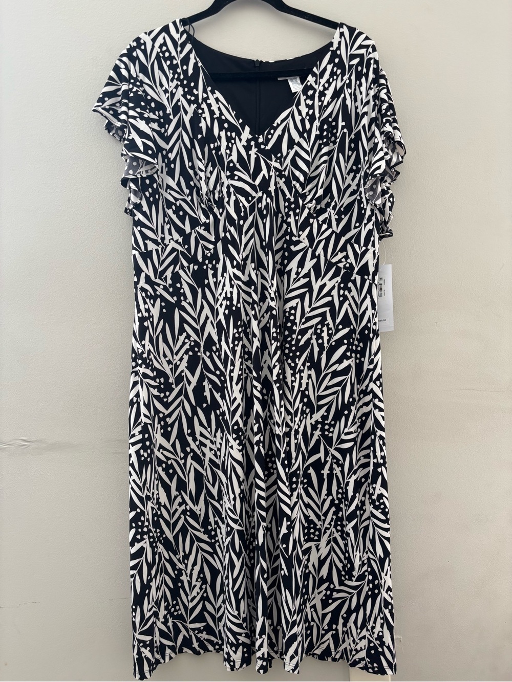 London Times Women Black & White Leaf-Print V-Neck Dress Size 18W